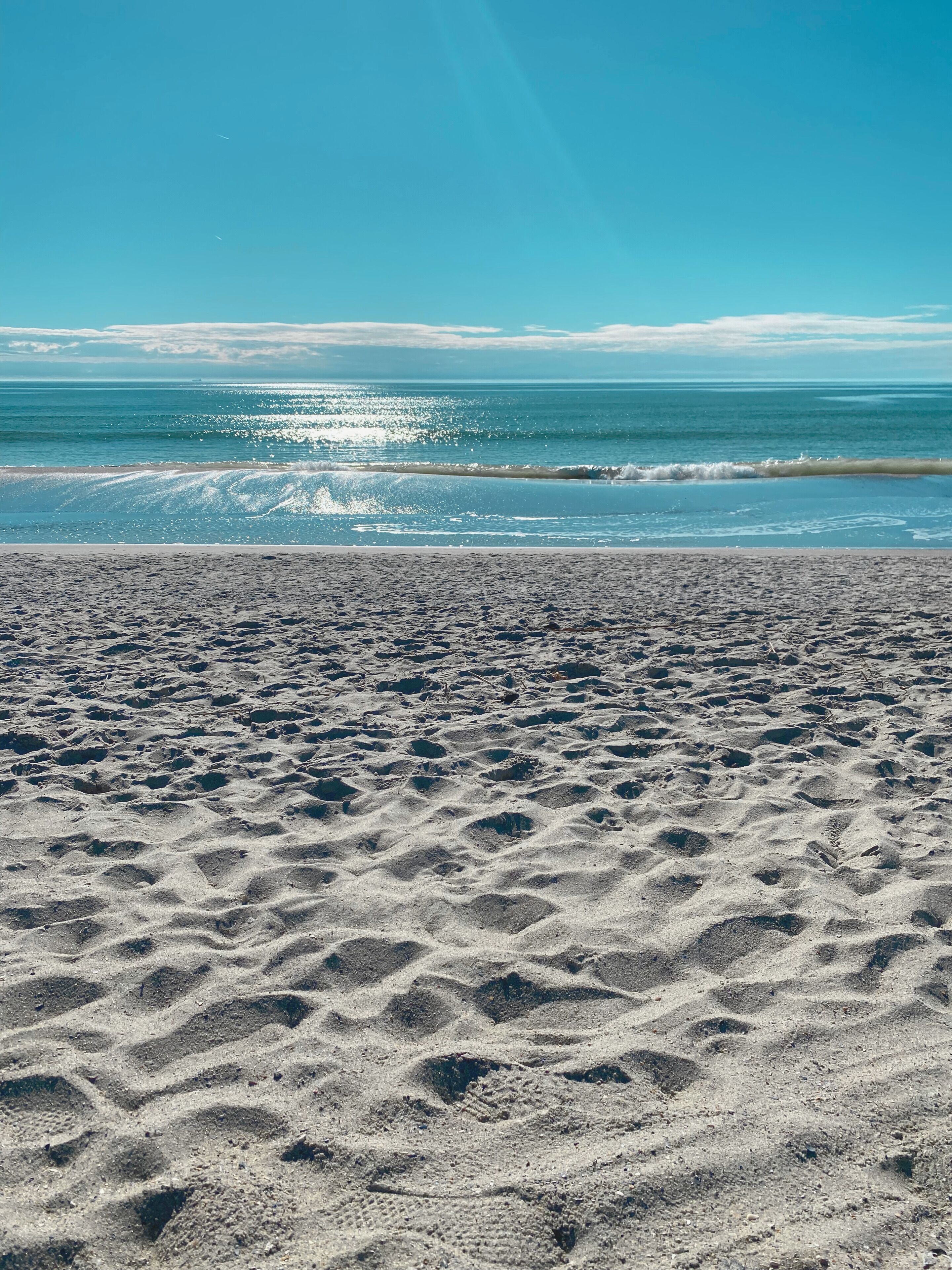 Playa en los alrededores, camastros y toallas de playa 