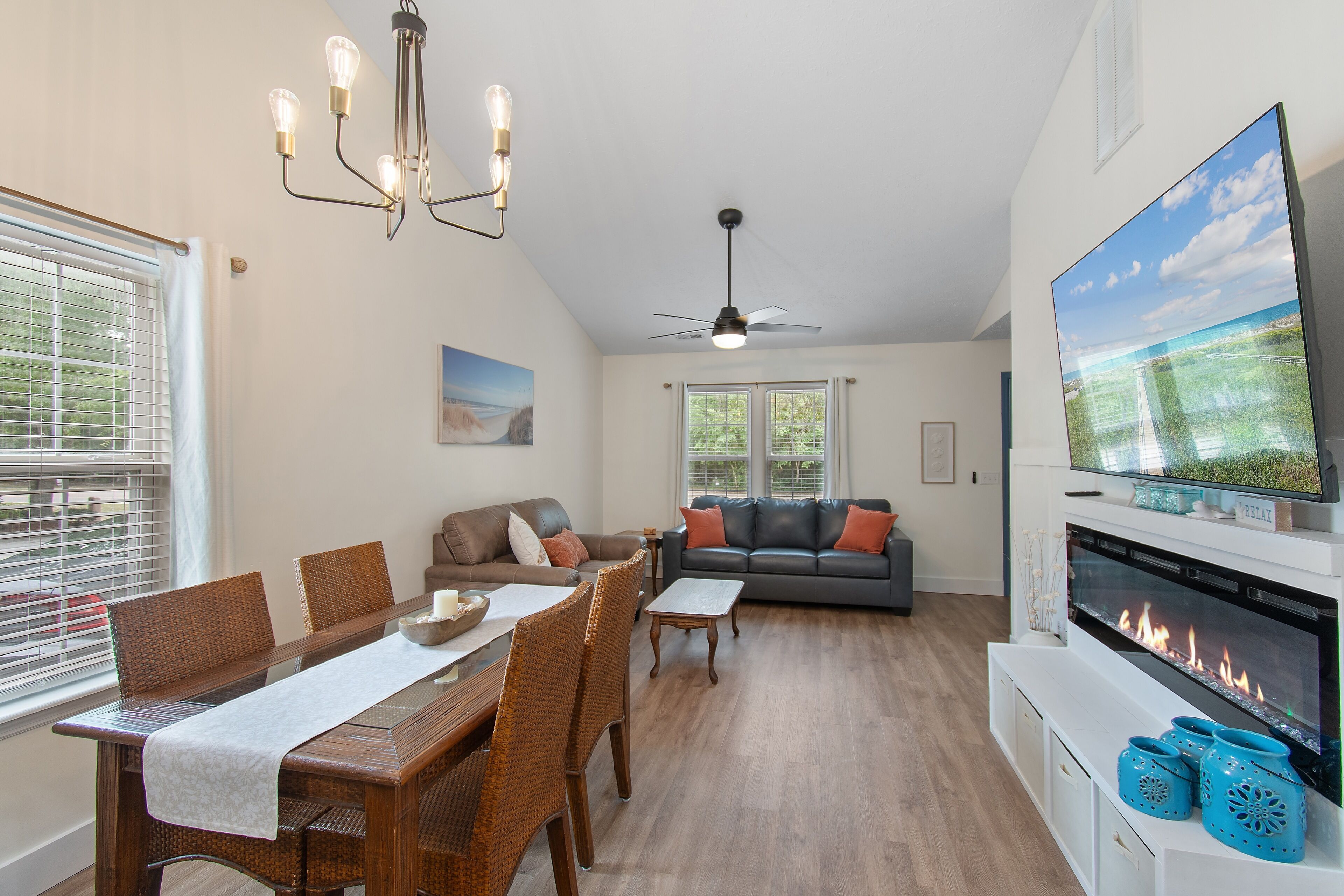 Smart TV, fireplace, computer monitors