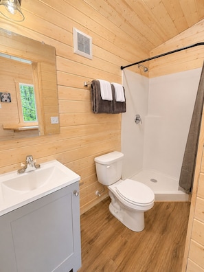 Bruser, hårtørrer, håndklæder, Sæbe