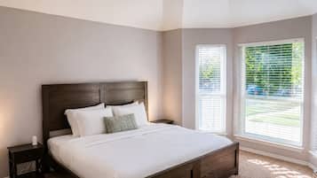 4 slaapkamers, een strijkplank/strijkijzer, gratis wifi, beddengoed