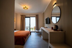 Habitación Deluxe, vistas al jardín | Escritorio, espacio para trabajar con un portátil, wifi gratis