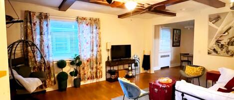 2 bedrooms, iron/ironing board, bed sheets