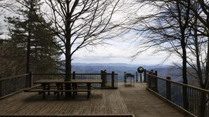 A wooden deck with a bench, a signpost, and a view of mountains. - Les Lilas Apartment (2–4 people) (BASSURELS)