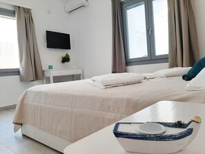Room - Cozy town house (Parikia)
