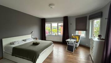 3 Schlafzimmer, Schreibtisch, Bügeleisen/Bügelbrett, kostenloses WLAN