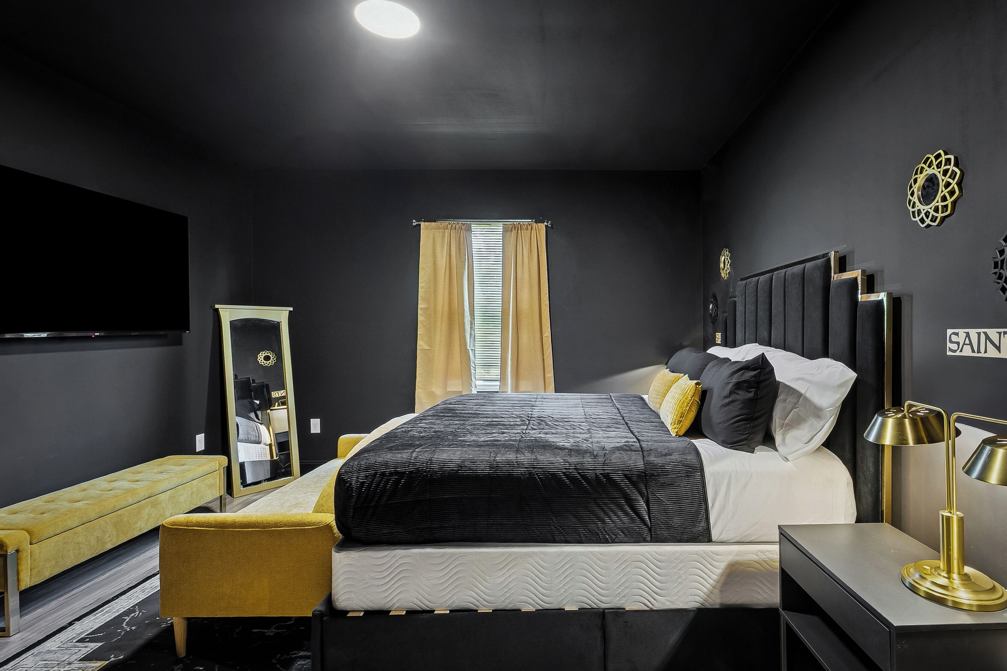 5 bedrooms, iron/ironing board, WiFi, bed sheets