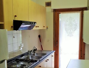 Private kitchen - Vrbo Property (Caramanico Terme)