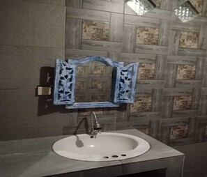 Bathroom - Cozzy Ubud Suites Batuan (Gianyar)