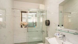 Luxury-Villa, Stadtblick | Badezimmer