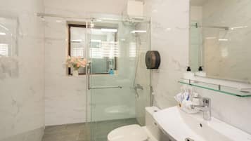 Luxury Villa, City View | Bathroom