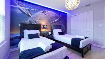 Luxury House, 5 Bedrooms, Private Pool, Corner | Iron/ironing board, free WiFi