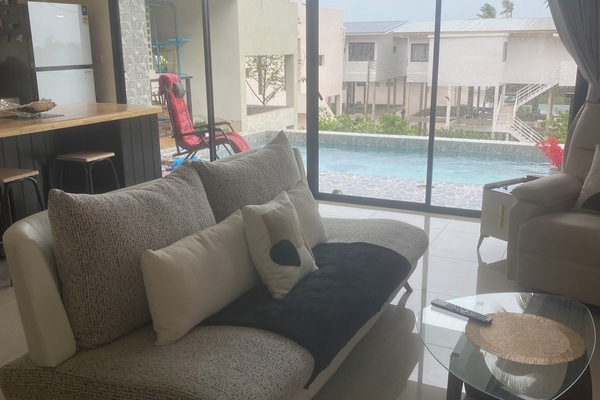 House, 1 Bedroom, Accessible, Smoking | Living room | Books