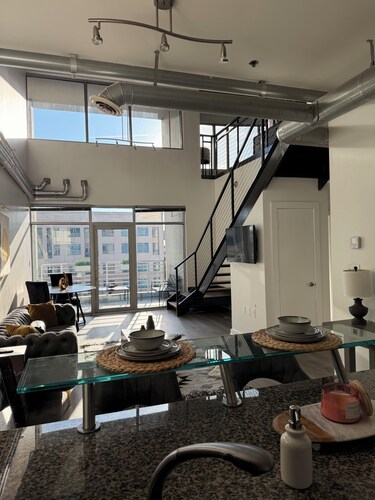  Exclusive 2-Bed Loft in Atlantic Station—A Unique FIFA Escape.