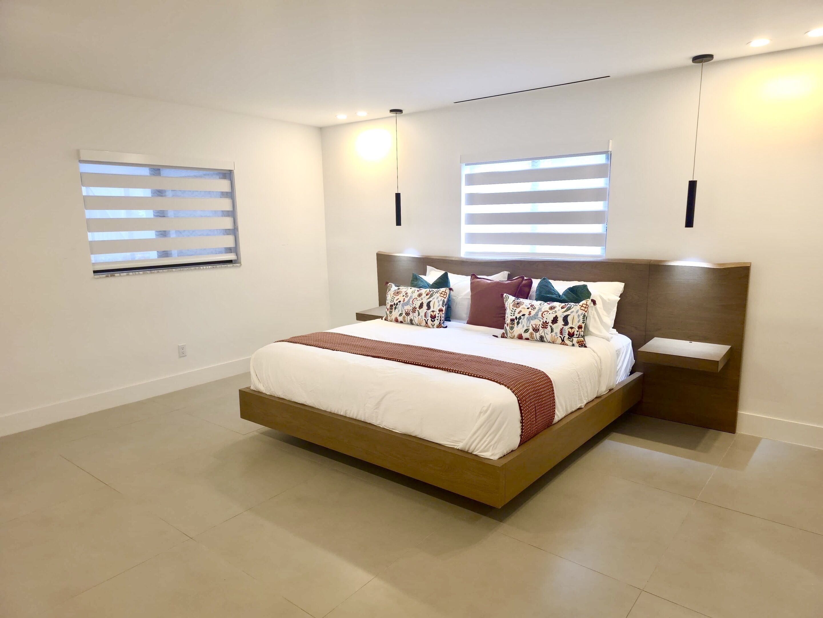 4 bedrooms, desk, iron/ironing board, WiFi (free)