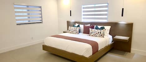 4 bedrooms, desk, iron/ironing board, WiFi (free)