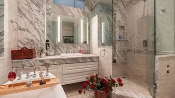 Luxury Villa, City View | Bathroom