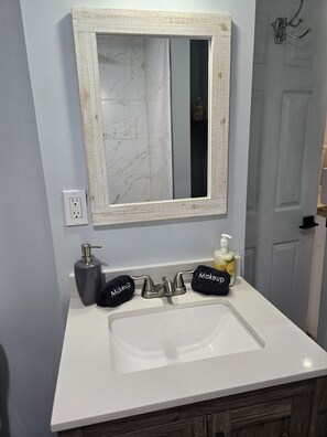 Bathroom - Entire guesthouse in Atlanta, Georgia (Atlanta)