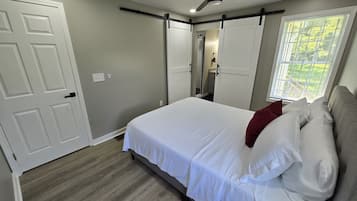 Iron/ironing board, free WiFi, bed sheets