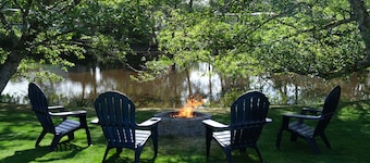 Driftwood Retreat - Private Lakeview Oasis Near Beach - Newly Built Home