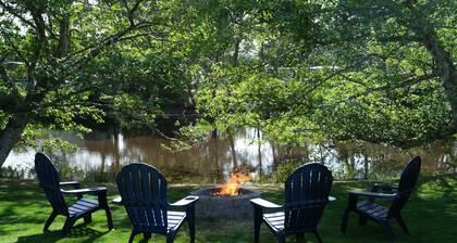 Driftwood Retreat - Private Lakeview Oasis Near Beach - Newly Built Home