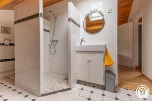 Bathroom - Les trois chênes - SAYAT (SAYAT)