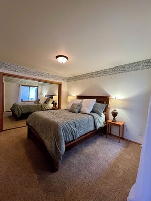 Room - Glacier Mini Lodge (Columbia Falls)