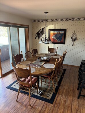 Dining - Glacier Mini Lodge (Columbia Falls)