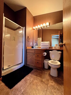 Bathroom - Glacier Mini Lodge (Columbia Falls)