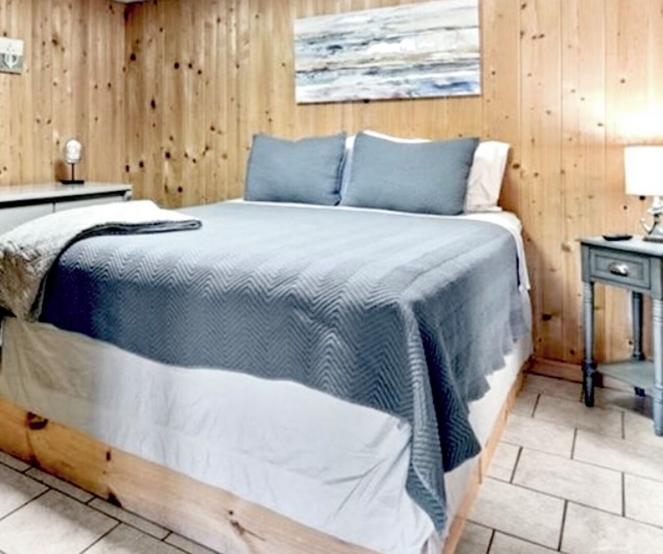 Queen bed, dresser, night stand, lamp