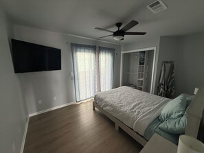 Room - Adorable 2 bd/2.5 ba Beach Home - 2 minute walk from white sand beaches! (Navarre)