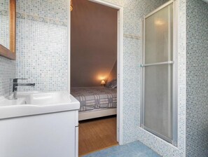 Bathroom - Gîtes de France® - La Plaine de la Folie (ERMENOUVILLE)
