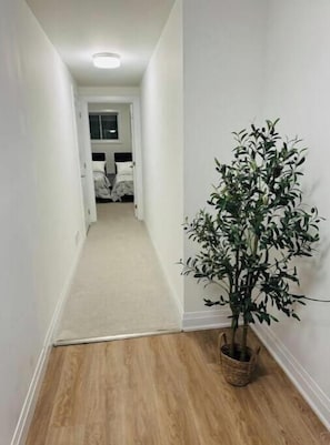 1 bedroom, WiFi, bed sheets - COZY LUXURY BASEMENT APARTMENT (Brampton)