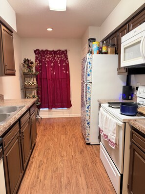 Private kitchen - Victorian Fairy Cottage (Houston)