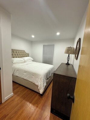 4 Schlafzimmer, Schreibtisch, Bügeleisen/Bügelbrett, Reisekinderbett