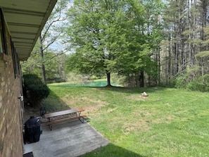 Outdoor dining - White Pines Retreat (Jackson)