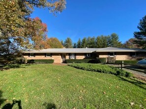 Exterior - White Pines Retreat (Jackson)