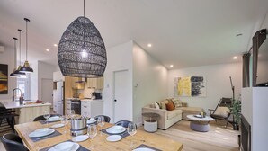 Unclassified image, 4 of 13, button - Astral - Private Hot Tub, Pet-Friendly (Pont-Rouge)