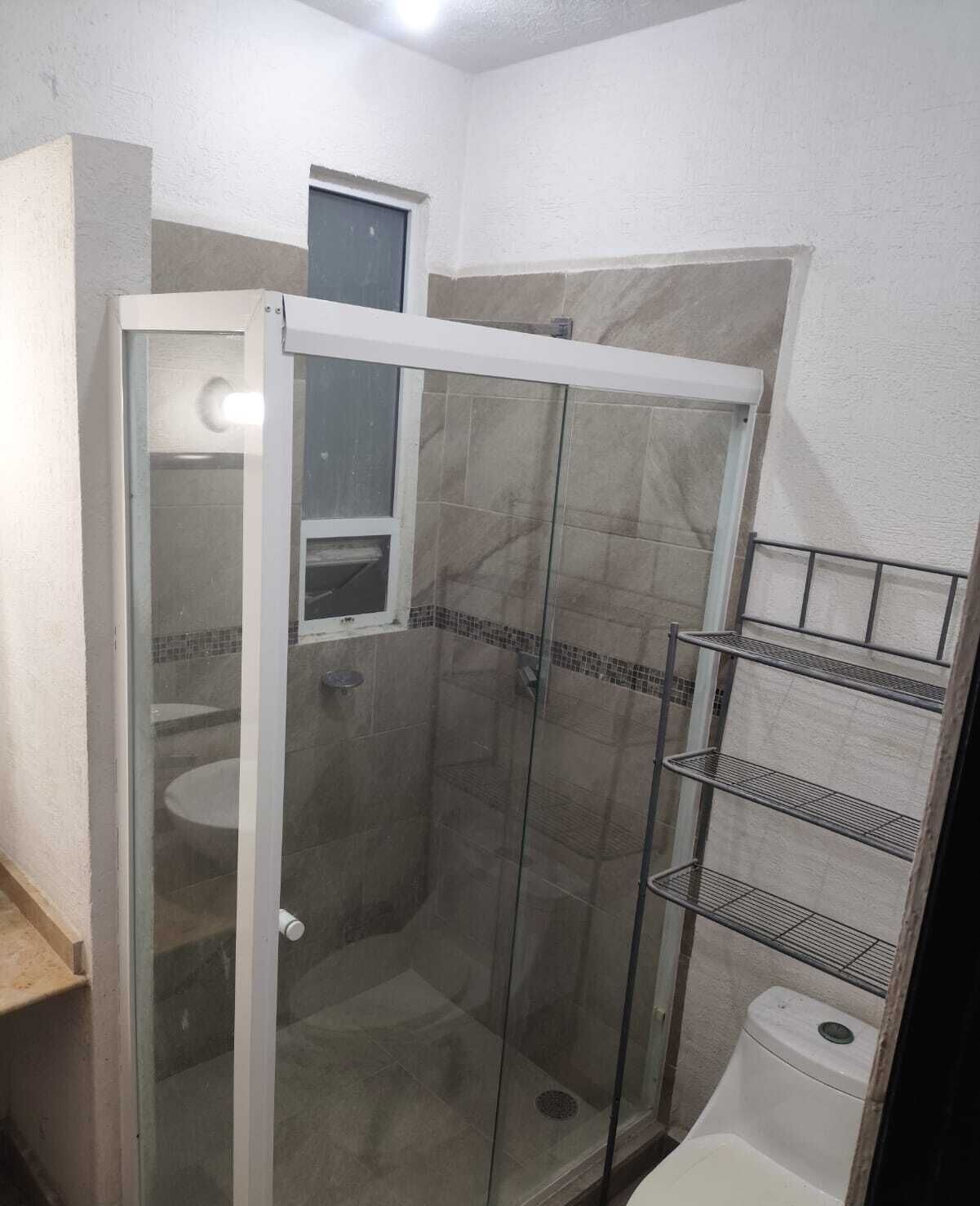 Handtücher, Seife, Toilettenpapier