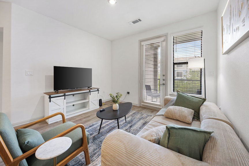 Frisco Getaway With Pool, Gym & Free Parking - Plano, TX