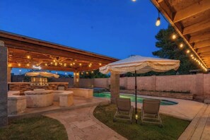 Terrace/patio - Desert Disco Hideaway • Private Pool, Spa, Sleeps 8 • 5 Min to PHX airport (Phoenix)