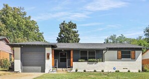 Exterior - Whole house near downtown Dallas & Fair Park (Dallas)