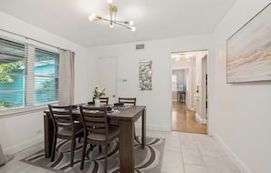 Dining - Whole house near downtown Dallas & Fair Park (Dallas)