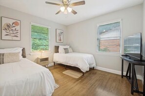 Iron/ironing board, WiFi, bed sheets - Whole house near downtown Dallas & Fair Park (Dallas)
