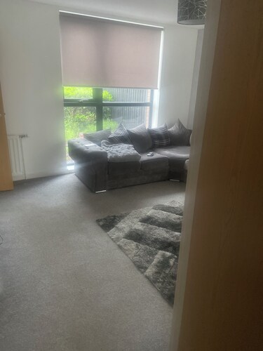 Modern Home, 2 bedroom 2 bathroom located right next to Velodrome. With driveway