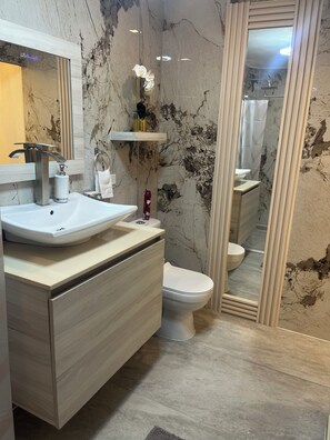 Bathroom - Modern, Cozy and Stylish. (Diego Martin)