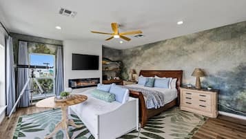 6 bedrooms, desk, iron/ironing board, travel crib