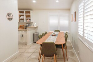 Dining - Disney Cozy Luxe Home: Arcade Game Room - Near Disney & Knott's Berry Farm (Anaheim)