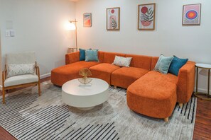 Living area - Disney Cozy Luxe Home: Arcade Game Room - Near Disney & Knott's Berry Farm (Anaheim)