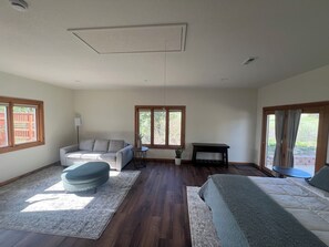 WiFi, bed sheets - Private studio at Bayou Hills BnB in charming Parker perfect for getaway (Parker)