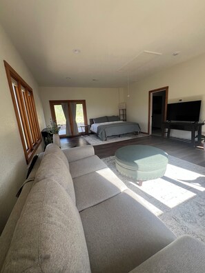 Living area - Private studio at Bayou Hills BnB in charming Parker perfect for getaway (Parker)